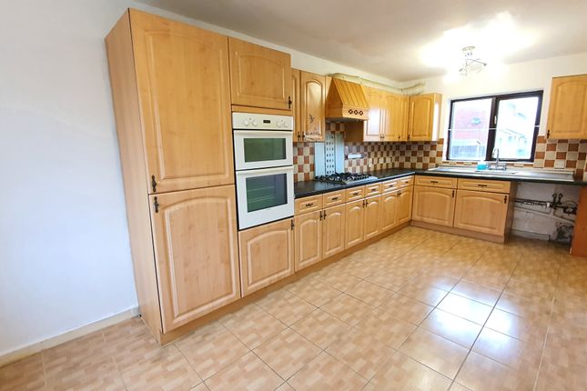 Bryanston Avenue, Aylesbury photo 3