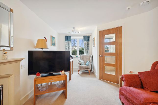 Flat for sale in Abbotsmead Place, Caversham, Reading