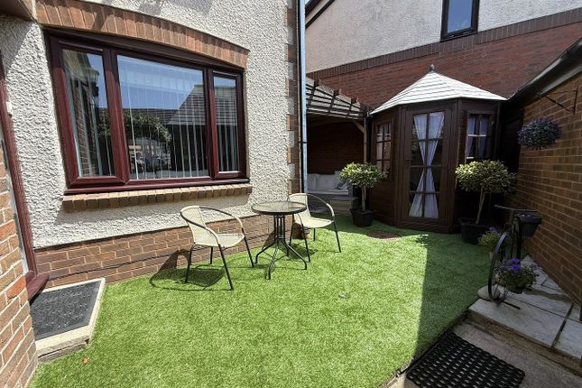 2, Vallis Close, Poole photo 2