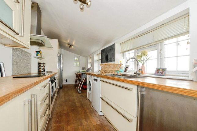 18, Summer Street, Luton photo 4