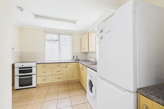 14 Elizabeth Road, High Wycombe photo 3