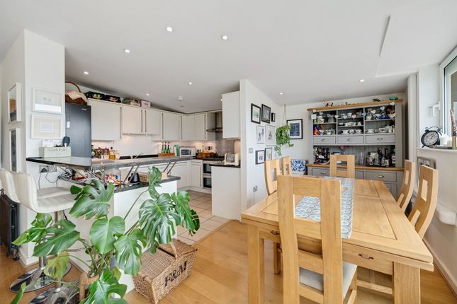 Building, 45,Flat 26, Hopton Road, London photo 4