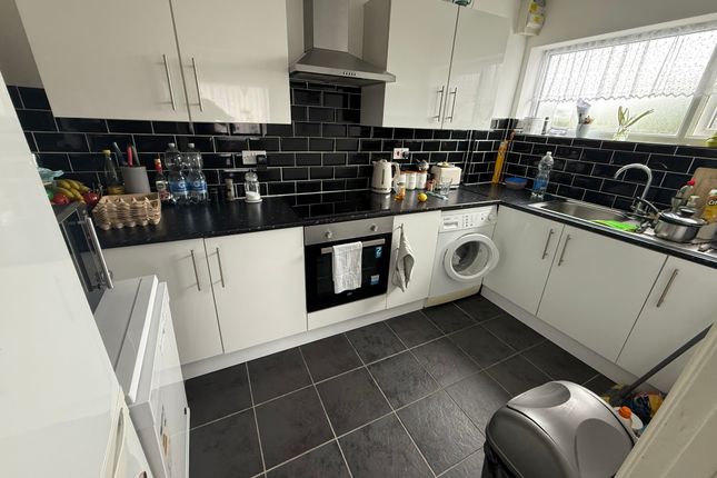 57, Luton photo 4