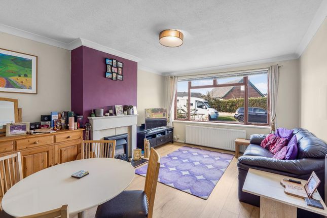 17, Red Hall Garth, West Yorkshire photo 2