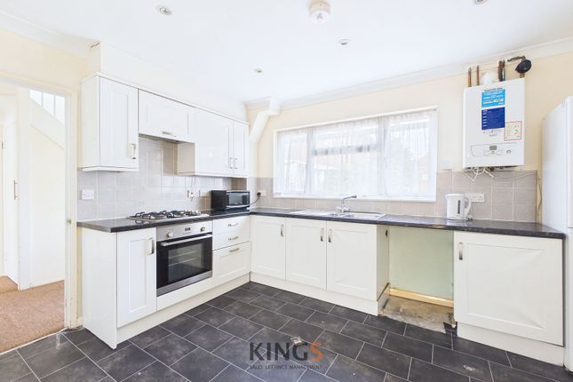 21 Briars Wood, Hatfield photo 2