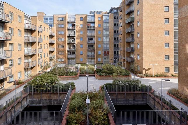 Thumbnail Flat to rent in Gainsborough House, Cassilis Road, South Quay, Canary Wharf, London