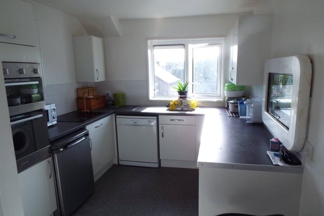 Flat for sale in Mead Close, Langley, Berkshire