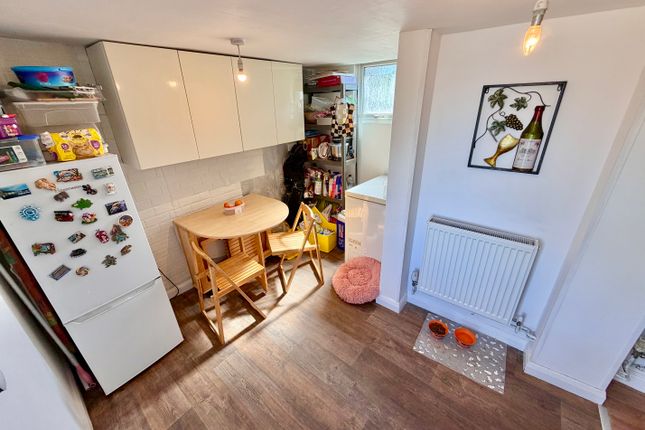 6, Durleigh Close, Cardiff photo 4