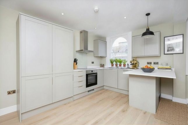 Apartment 4, 17, Burlington Place, Eastbourne photo 3