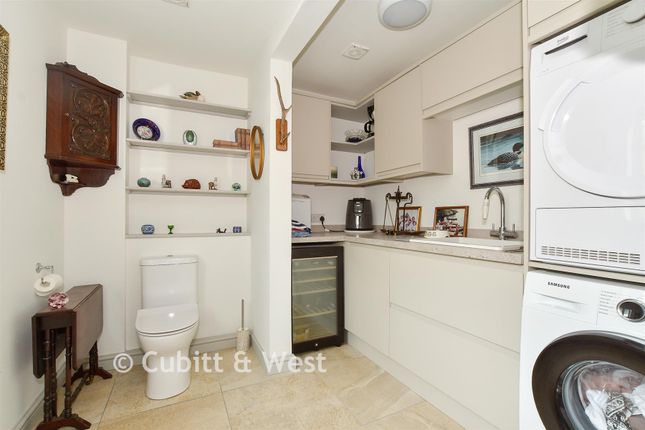 10, Wyvern Place, Warnham photo 3