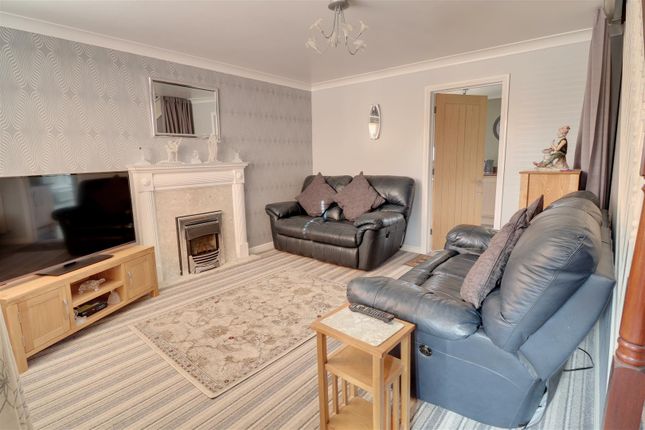 19, Berkeley Close, Hucclecote photo 4