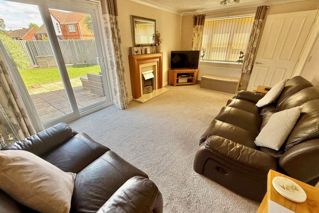 2, Huntsman Close, Coseley photo 3