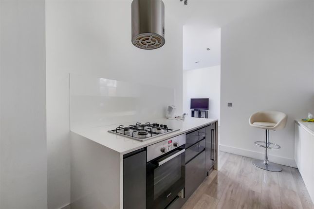 111, Bridgeman Road, London photo 3