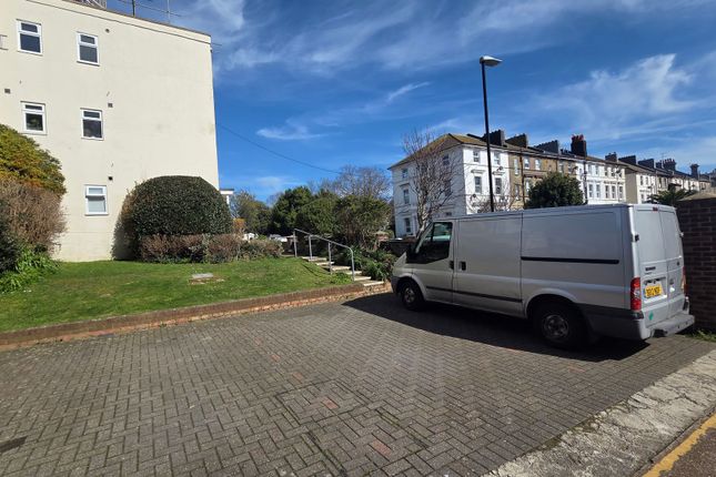 Flat 9, Arundel House, Eastbourne photo 4