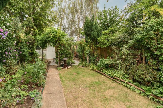 55, Cottimore Avenue, Surrey photo 4
