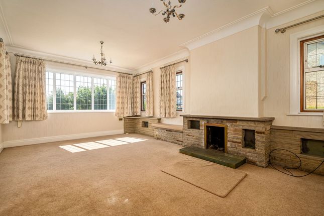 47 Moorcroft Road, Bradford photo 2