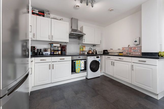 Flat for sale in Otter Drive, Carshalton