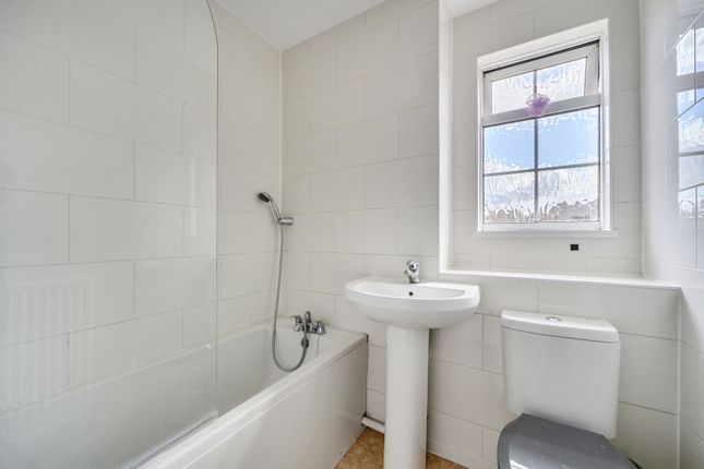 30, Huscarle Way, Berkshire photo 4