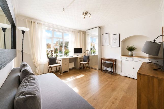 6, Gaskarth Road, Edgware photo 2