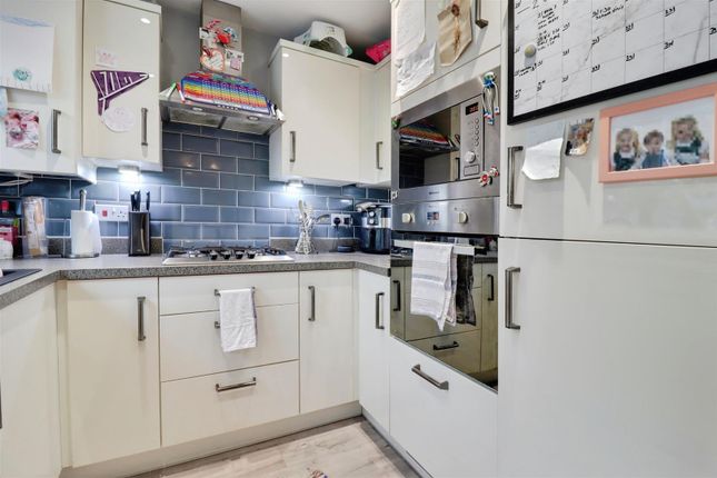 8, Charles Bowden Place, Haslington photo 4