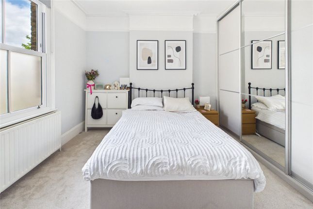 Flat A, 77, Tankerville Road, London photo 4