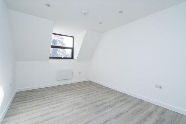 Flat to rent in Wycombe Road, Saunderton, High Wycombe
