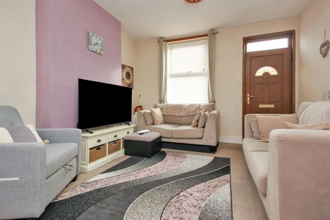 13, Roberts Street, Rushden photo 2