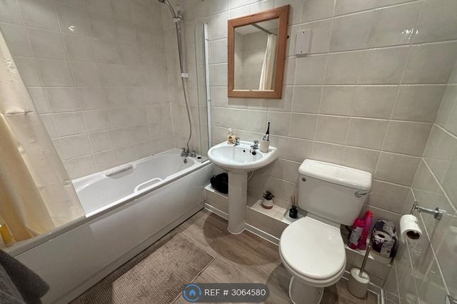 Flat, Broomfield Lodge Broomfield Crescent, Leeds photo 5