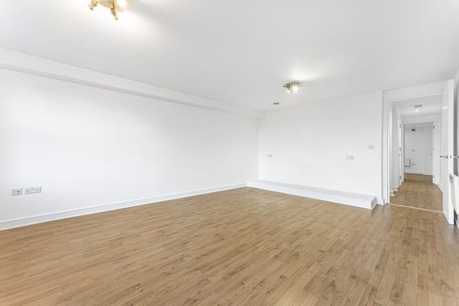 Second Floor Flat, 136, Old Street, Islington photo 2