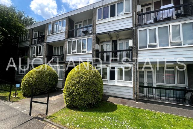 Thumbnail Flat to rent in Ashbourne Close, London