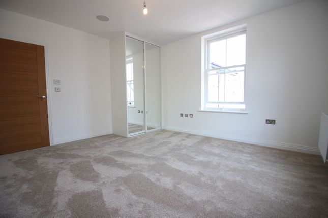 Waterhouse Place, Bushey photo 4
