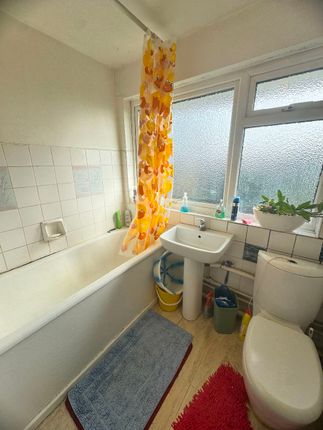 245 Beverley Drive, Edgware photo 4