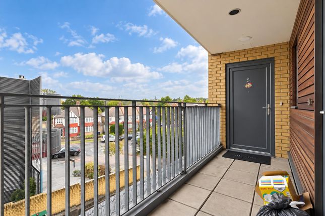 Flat 5, Amber Court, 252 Bowes Road, London photo 3