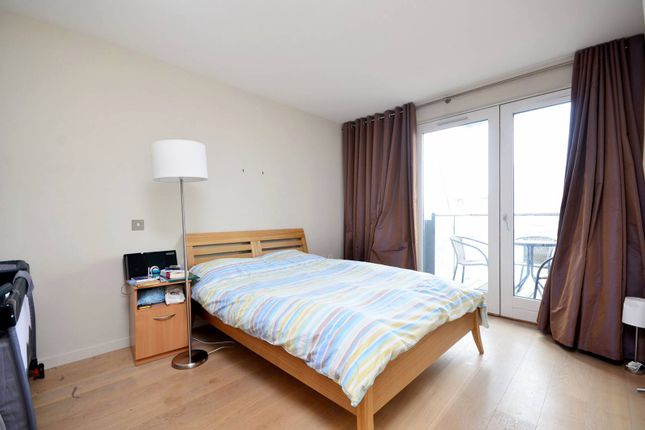 Thumbnail Flat to rent in New Providence Wharf, Canary Wharf, London