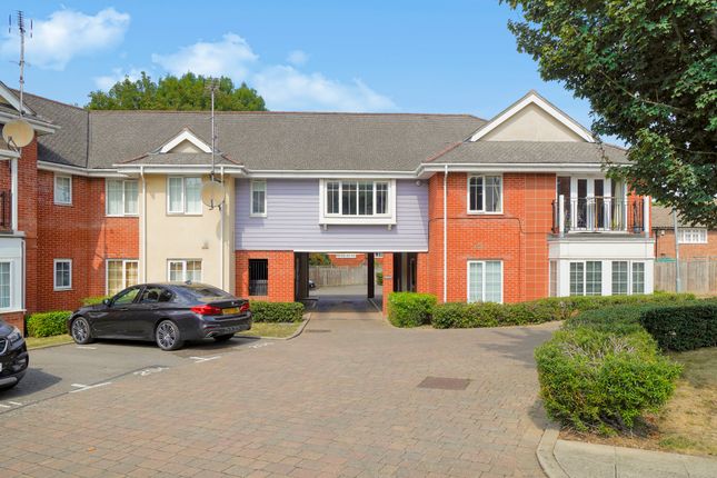 2-bed flat on 4, Ellis Close, Ruislip, £410,000