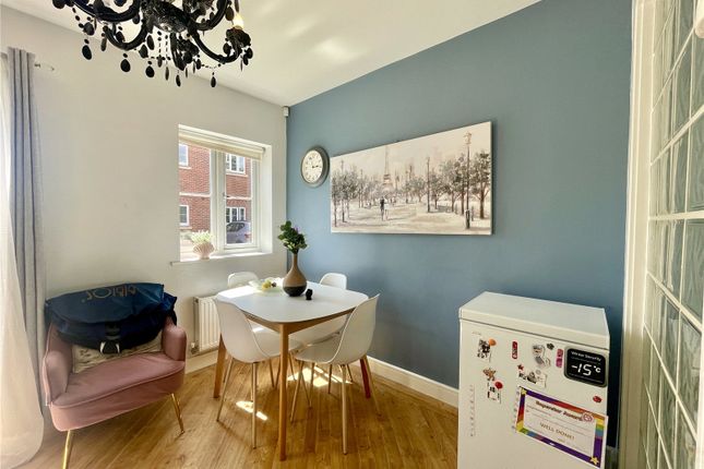 16, Lindisfarne Court, Cheshire photo 4