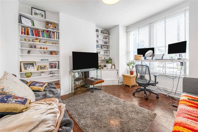 Flat to rent in Dorothy Road, London