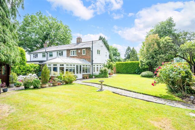 Pixie Cottage, Sandy Lane, Kingswood photo 3