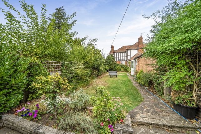 62, Knoll Drive, London photo 4