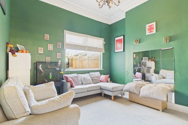 60 Cliff Road, Hornsea, East Riding of Yorkshire photo 2