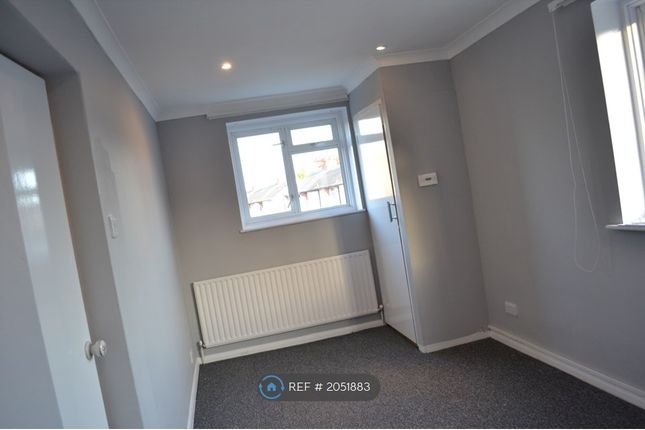 Semi-detached house to rent in Bancroft Road, Luton