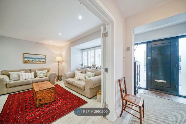 The Roundway, Claygate, Esher photo 4