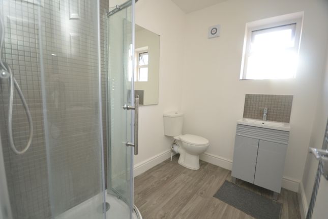 Flat to rent in Derby Road, Beeston, Nottingham