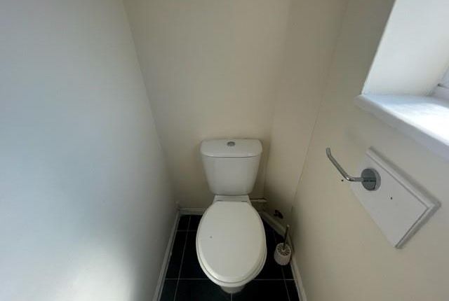 105, Whitegate Vale, Nottingham photo 4