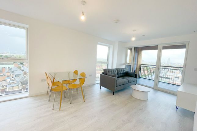 Flat to rent in Tabbard Apartments, London W3, London,