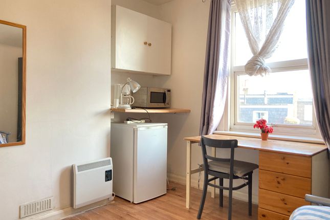 Duplex to rent in Very Near Chiswick High Road Area, Chiswick Turnham Green Area
