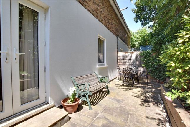 Robinscroft Mews, London photo 3