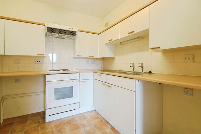 24, Regal Court, Bancroft, Hitchin photo 4