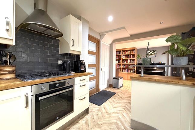 16, Roscoes Court, Westhoughton photo 3