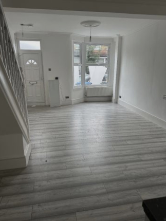 20 Sunnyside Road,, East, London photo 5